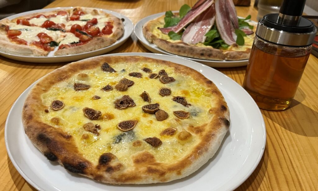 千葉県君津市にある村のピザ屋カンパーニャのイチジクのピザ