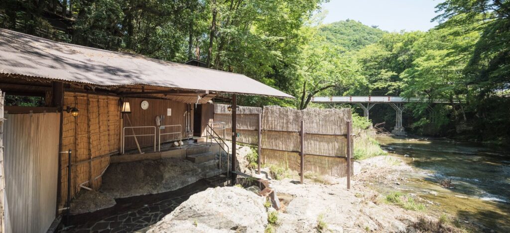 茨城県の袋田温泉思い出浪漫館の渓流露天風呂