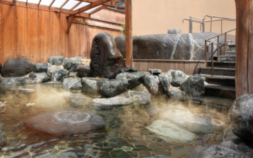 山形県南陽市の赤湯温泉の宿　上杉の御湯　御殿守の露天風呂