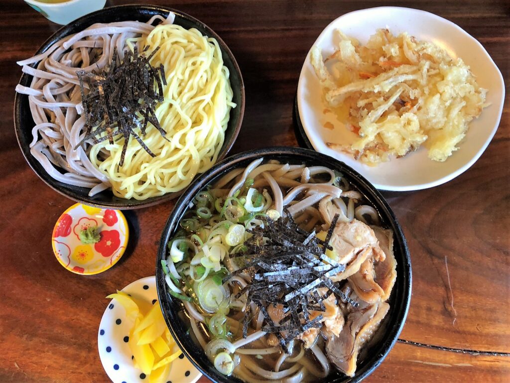 山形の伊勢蕎麦の田舎そばとかき揚げ天ぷら